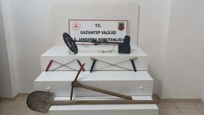 Definecilerin Kaçak Kazısına Flaş Baskın: İki Kişi Gözaltına Alındı!