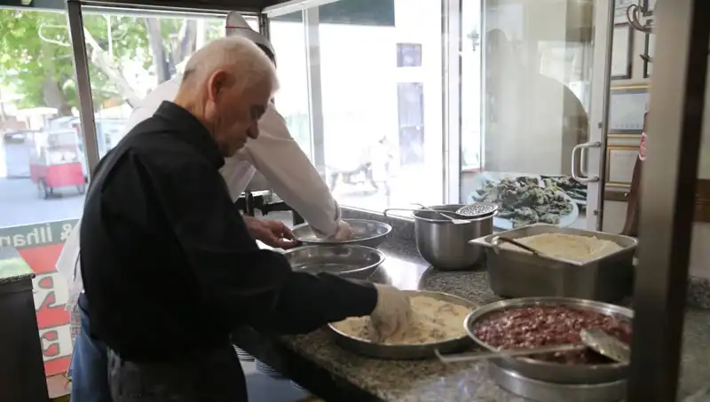 60 Yıldır Usta Ellerle Biçimlenen Ciğer Lezzeti: Bir Efsanenin Hikayesi
