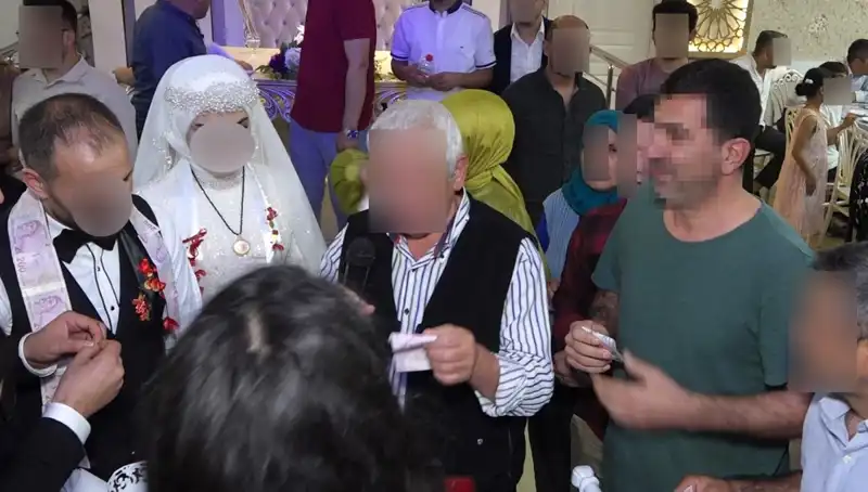 Davetsiz Düğüne Giden Misafir, Pasta Yedi ve Takıları Çaldı!