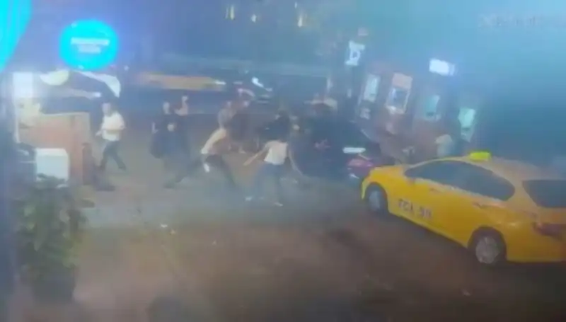 Beyoğlu'nda Laf Atma Kavgasında Kan Aktı: Olay Nasıl Gelişti?
