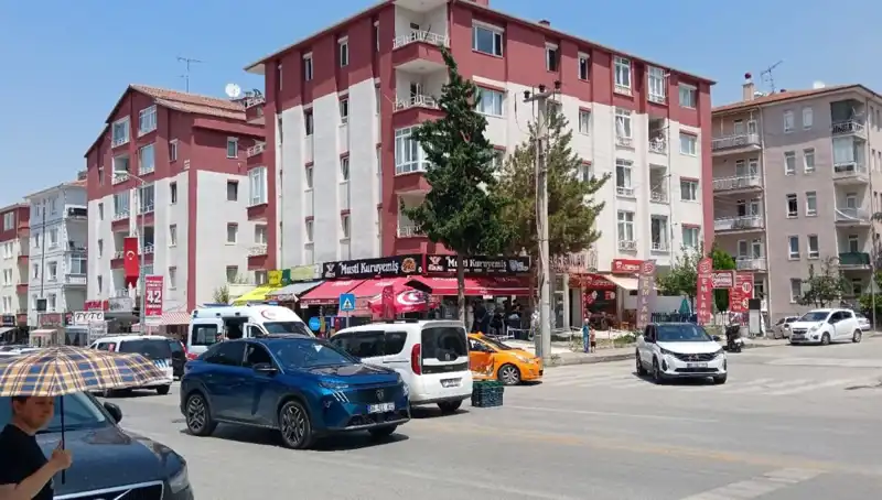 Taksi ve Otomobil Çarpıştı: Kazanın Ardından Yaşananlar ve Çözüm Önerileri