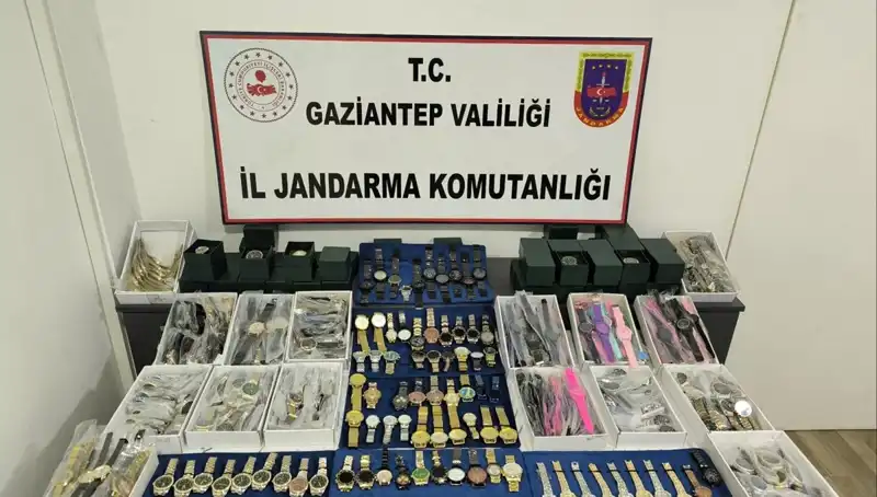 Gaziantep'te Piyasa Değeri 3 Milyon Lira Olan Kaçak Saatler Ele Geçirildi