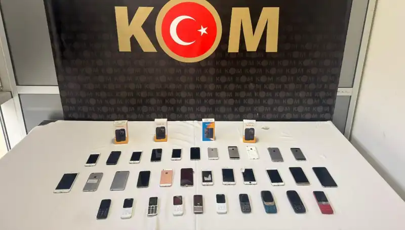 37 Kaçak Cep Telefonu Gümrükte Ele Geçirildi: Detaylar ve Sonuçları