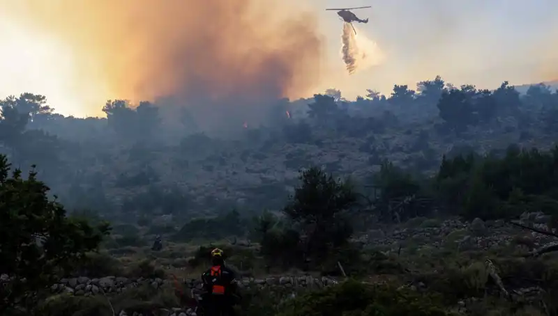 Eğriboz Adası’nda Korkutan Orman Yangını: İki Köy Tahliye Edildi
