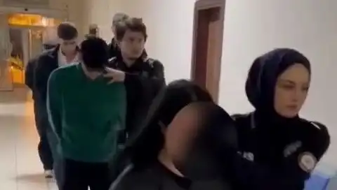İstanbul’da Silahlı Telefon Gaspı: 5 Şüpheli Kıskıvrak Yakalandı