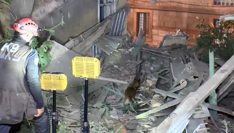İstanbul’da Deprem Sonrası Rüzgar Gibi Çöken Bina: Nedenleri ve Sonuçları