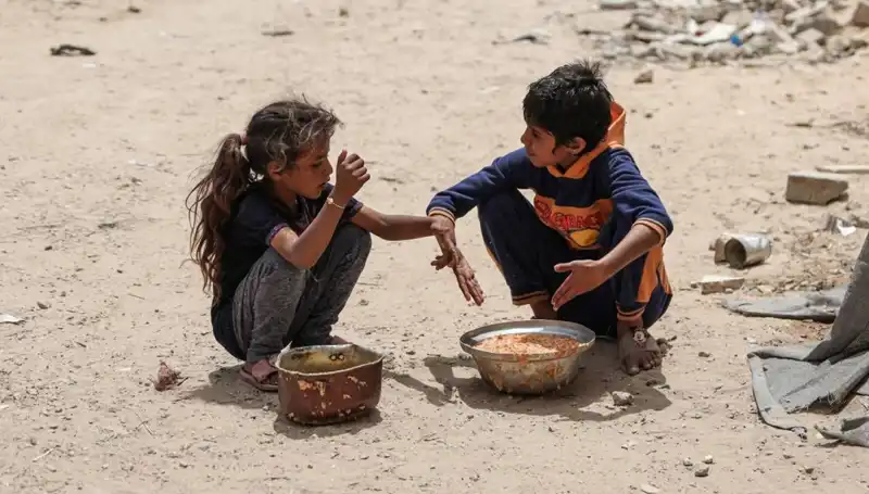Gazze'de Dört Yaşındaki Çocuğun Açlık Nedeniyle Hayatını Kaybetmesi Şok Ediyor
