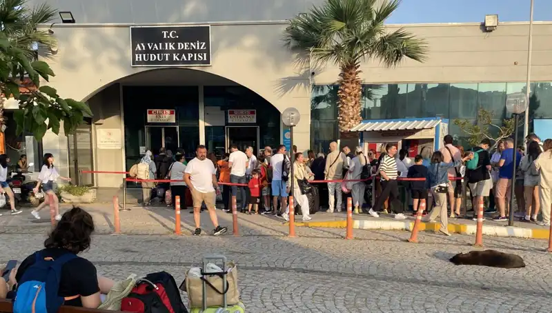 Bayramda Midilli Adası'na Akın Eden Tatilcilerin Sayısı Rekor Kırdı
