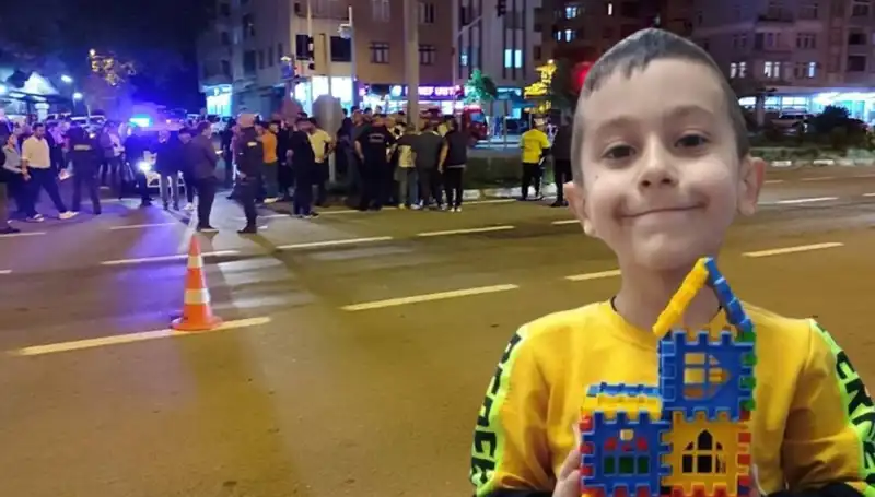 8 Yaşındaki Çocuğun Hayatını Kaybettiği Kamyonet Kazası Türkiye'yi Sarsıyor