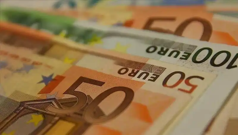 Euro'nun Zirve Yoldaşı: Düşüşün Arkasındaki Nedenler ve Etkileri
