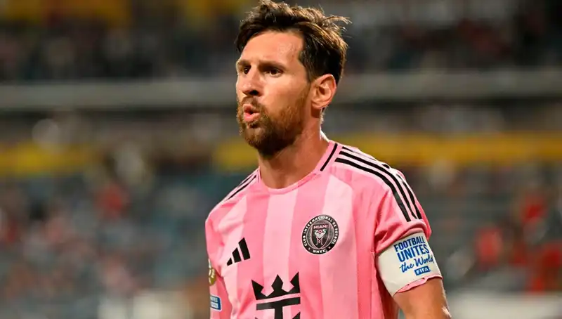 Messi'nin Yeni Macerası: Son Dakikada Direkten Dönen Şut