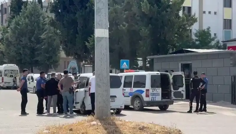 Adliye Önünde Korkunç Kavga: 5 Yaralı, 7 Gözaltı Alındı