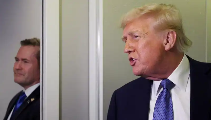 Trump, Mike Waltz'u Görevden Alma Nedenini Açıkladı: Sızdırılan Planlar Üzerine Tartışması