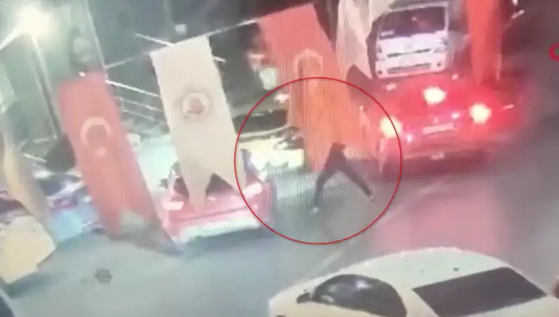 Kağıthane'de Sokakta Cinayet: Otomobildeki Genç Kurşun Yağmuruna Tutuldu