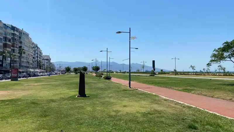 İzmir’de Sıcaklık Rekoru Kırıldı: Kordon Sahili Boş Kaldı, Neler Oluyor?