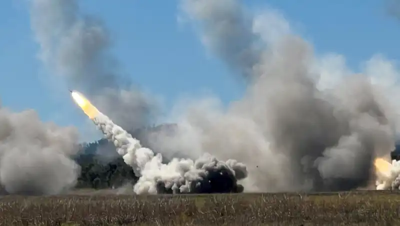 Avustralya'nın En Büyük Askeri Tatbikatında İlk HIMARS Atışı Gerçekleşti
