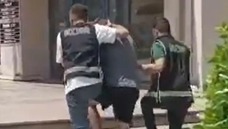 Turist, Sahte Dövizle Alışveriş Yaparken Yakalandı: Sınır Dışı Edilme Hikayesi