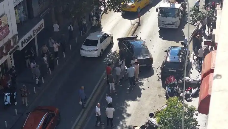 İranlı Sürücünün Kaosu: Şehirdeki Trafiği Alt Üst Etti!