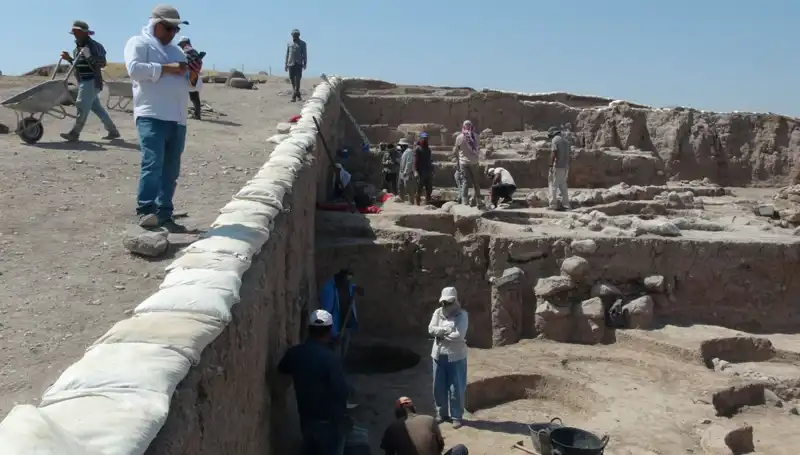 Kilis Oylum Höyük'te Kazılar Sıcak Havaya Rağmen Devam Ediyor!