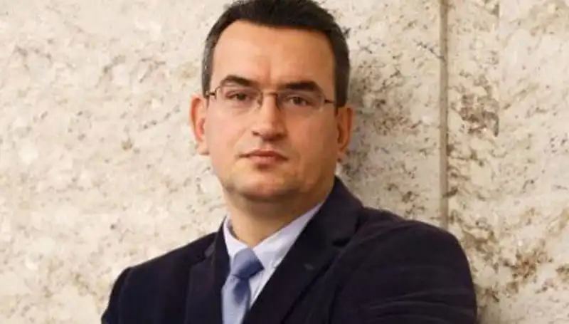 Metin Gürcan Kimdir? DEVA Partisi’nin Kurucu Üyesinin Hayatına Derin Yolculuk