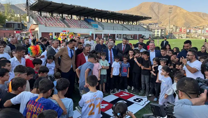 Hakkari’de Coşku Dolu Anadolu Şenliği: Kültürel Mirasın Unutulmaz Buluşması