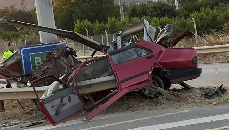 Kaza Sonrası Hurdaya Dönüşen Araçtan Fırlayan Genç Hayatını Kaybetti