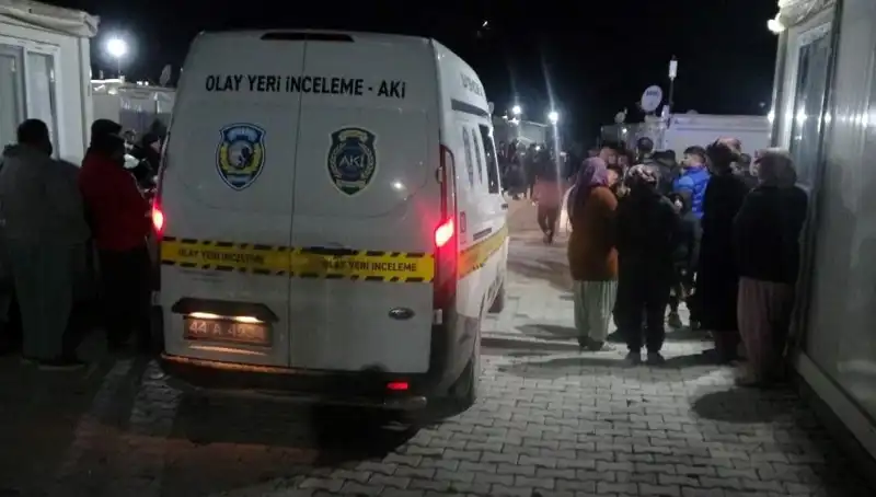 Mahallede Husumet Büyüdü: Kanlı Kavga Gözleri Doldurdu