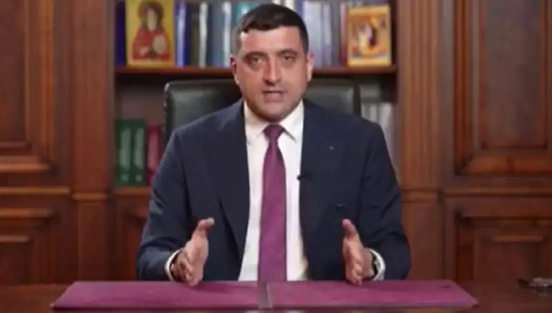 Romanya Seçimlerinde Aşırı Sağcı Aday Öne Çıktı: Halk Ne Düşünüyor?