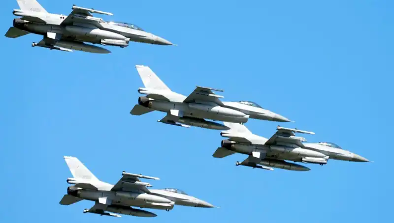 ABD, Ukraynalı Pilotlar İçin 310 Milyon Dolarlık F-16 Eğitim Projesini Başlatıyor