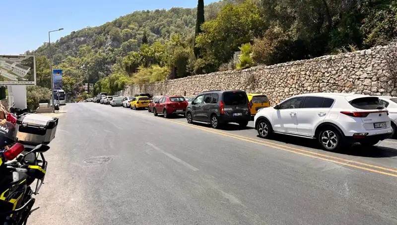 Fethiye-Ölüdeniz Yolunda Uzun Kuyruklar: Tatilcilerin Yoğun İlgi Gösterdiği Sezon!