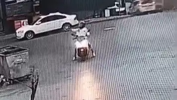 İstanbul'daki Alışveriş Merkezine Silahlı Saldırı: Panik İçinde Kaçış