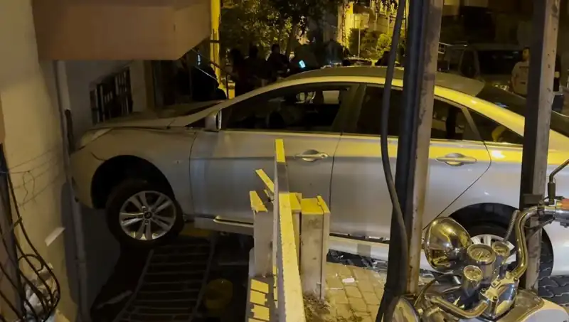 Kazaya Neden Olan Şoför Fren Yerine Gaza Basınca Apartmana Çarptı