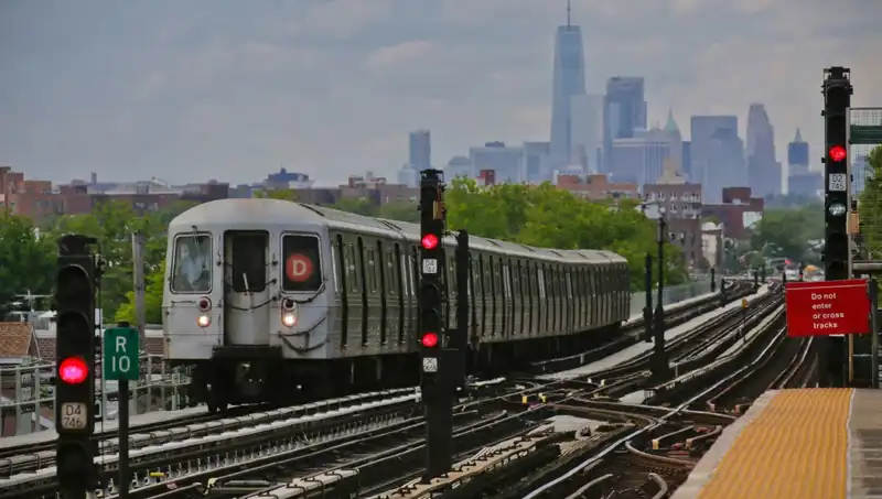 Metro Sörfü: Gençlerin Yaşamı Tehlikeye Atan Tehlikeli Trend
