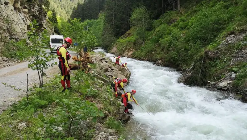 Trabzon'da Dereye Düşen Çocuğun Kayıp Araması: Babası İçin Adli Kontrol Kararı Alındı