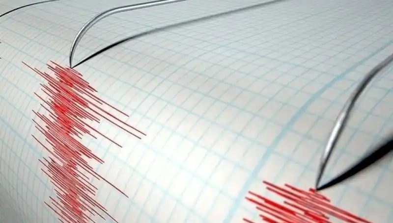 Akdeniz'de 3.8 Büyüklüğünde Deprem: İlgili Bölgelerde Panik Yaşandı