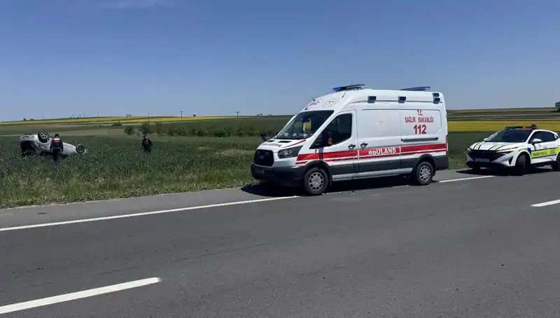 Edirne'de Korkunç Kaza: Devrilen Otomobilin Sürücüsü ve Eşi Yaralandı