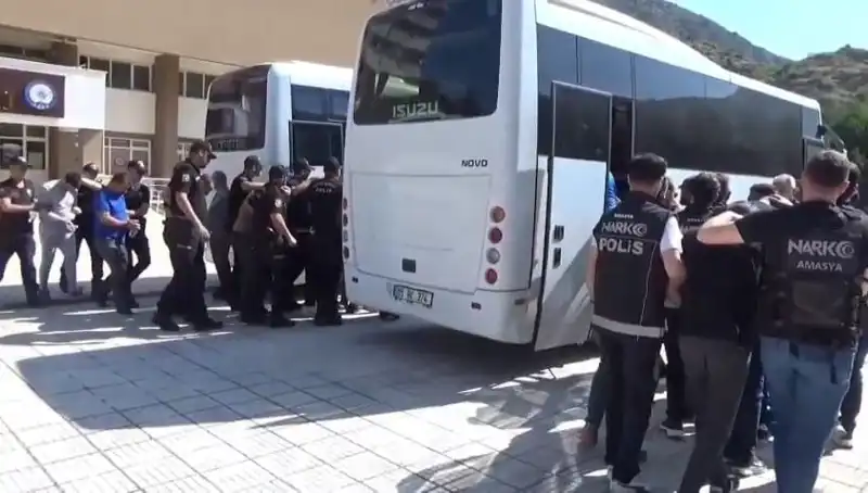 Amasya'da Uyuşturucu Operasyonunda 13 Kişi Tutuklandı: Ayrıntıları Kaçırmayın!